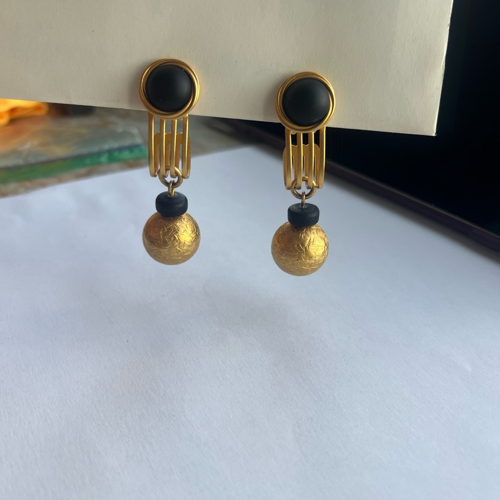 Gold Earrings by - Picture 7 of 8
